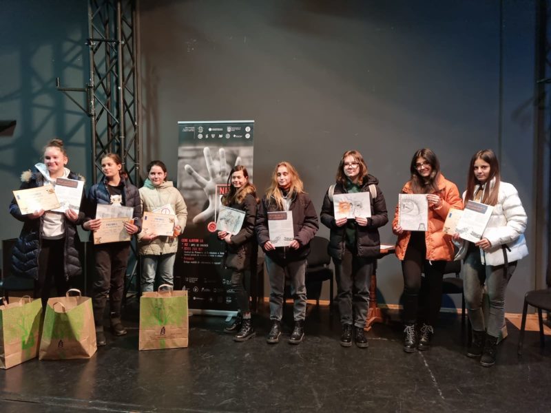 Copii premiați la concursul de eseuri și desene “O lume fără violență”