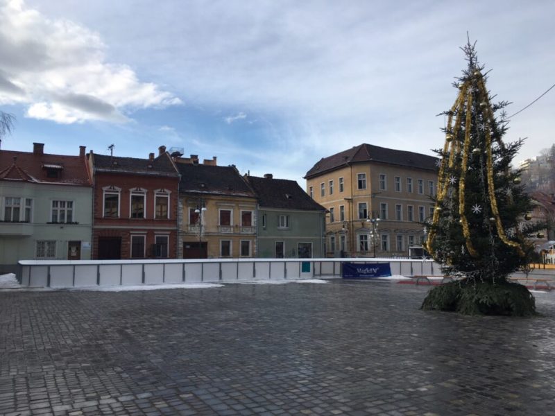 Se amână deschiderea patinoarului din Brașov