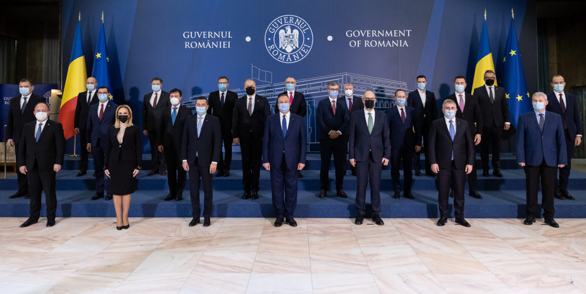 Noul Guvern condus de Nicolae Ciucă şi-a început azi activitatea, la finalul unei zile pline, cu vot în Parlament şi ceremonie de învestire la Preşedinţie