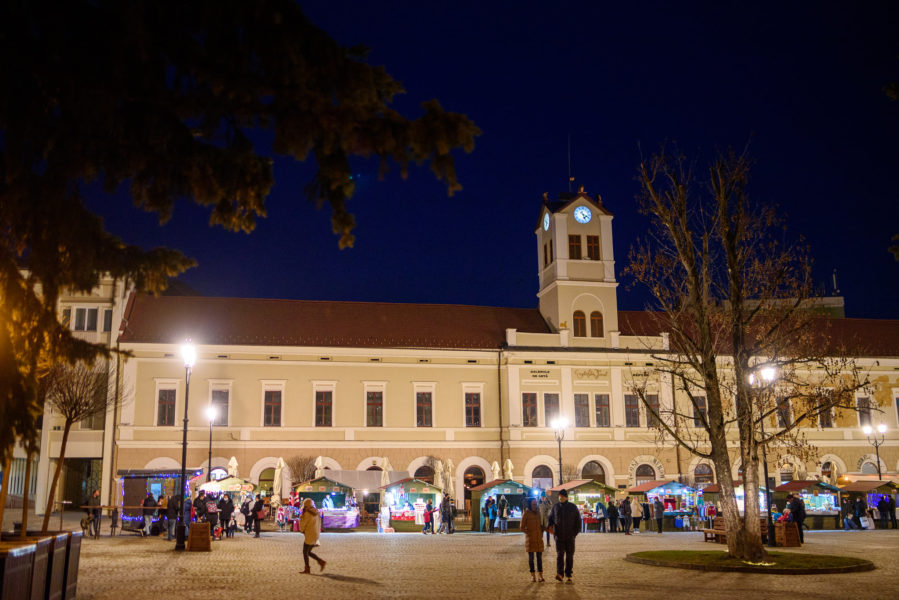 Piaţă volantă de Crăciun în centrul municipiului Sfântu Gheorghe