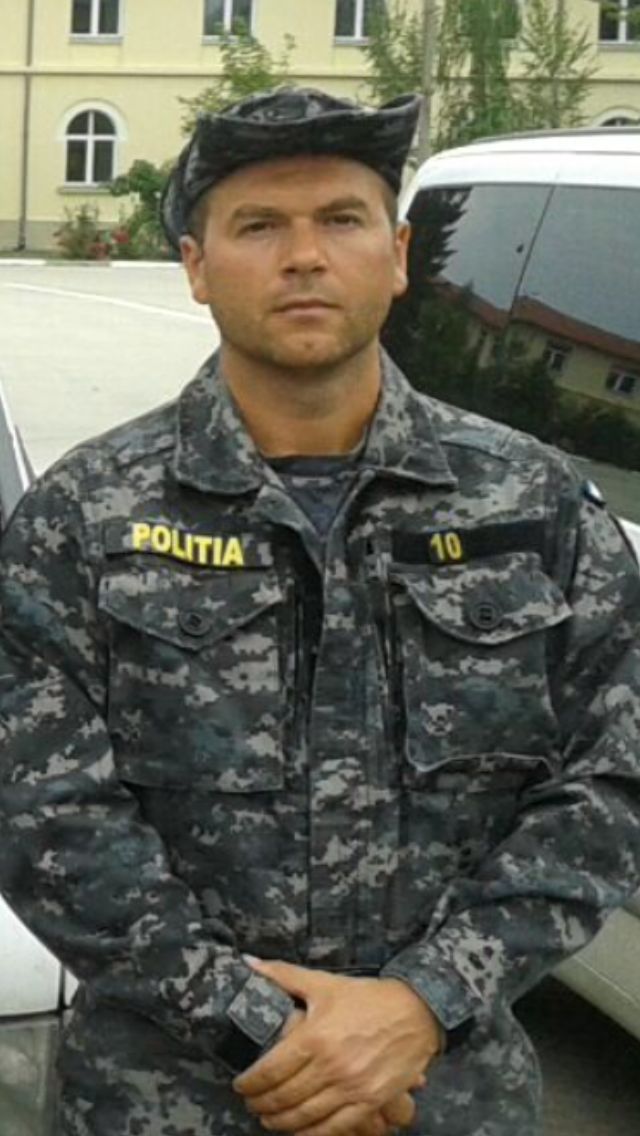 Un luptător în cadrul Serviciului de Acţiuni Speciale Mureş a salvat o femeie care vroia să se sinucidă Un luptător în cadrul Serviciului de Acţiuni Speciale Mureş a salvat o femeie care vroia să se sinucidă