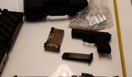 Peste 100 de percheziții, pentru indisponibilizarea unor arme introduse ilegal în țară