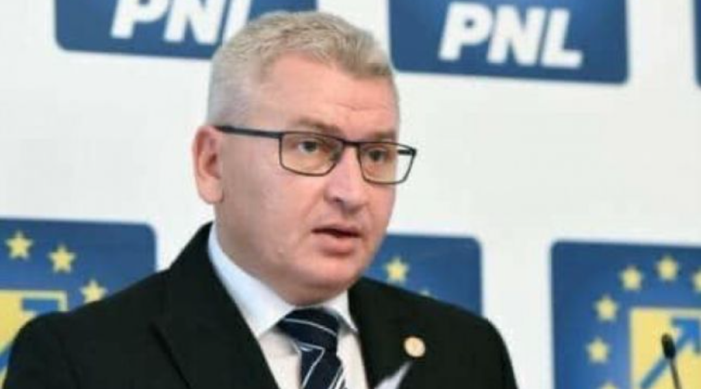 Liberalul Florin Roman şi-a înaintat demisia din funcţia de ministru al cercetării