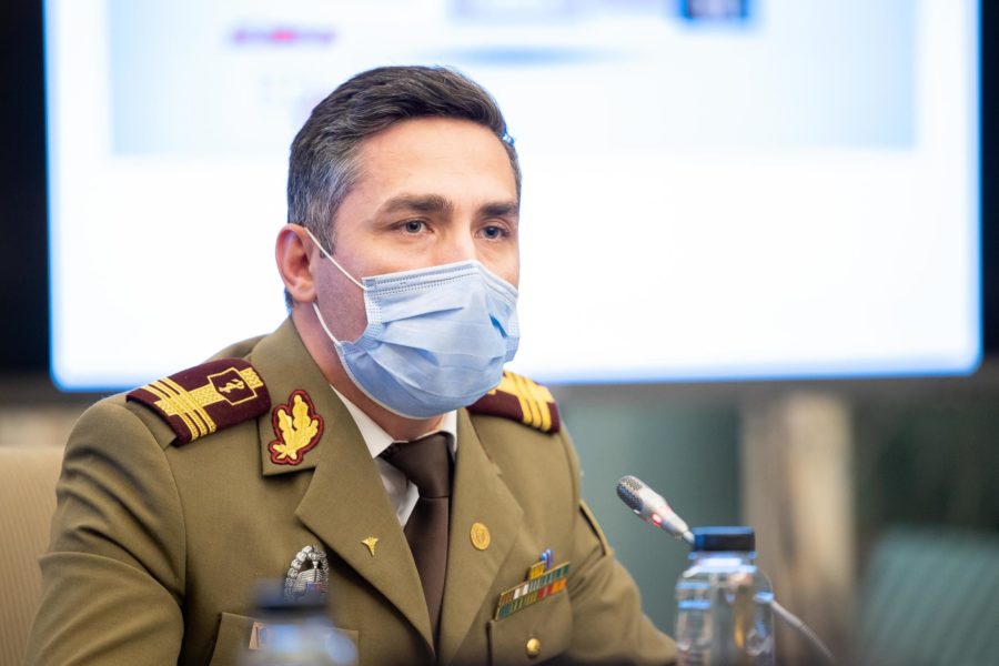 Trend descendent al cazurilor noi de COVID şi deceselor, dar şi al vaccinării