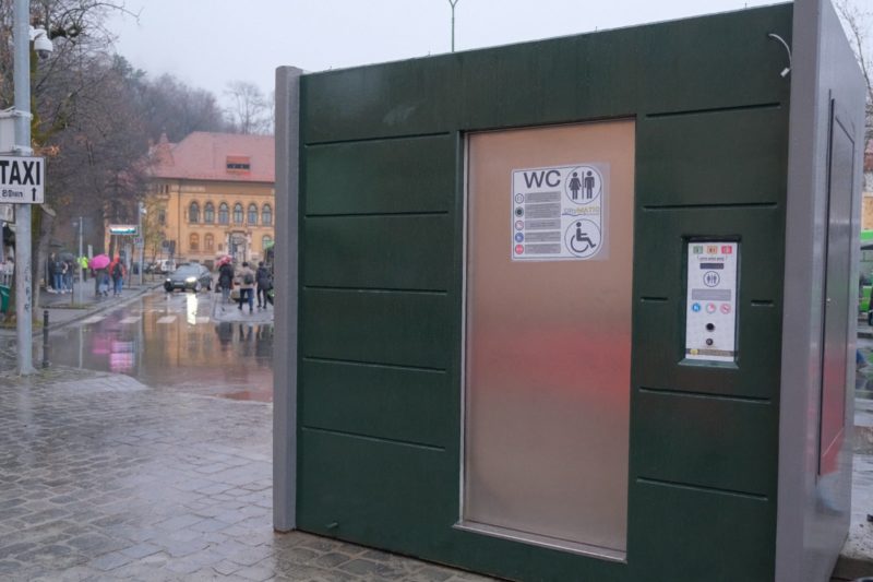 Prima toaletă publică automată cu sistem de autocurăţare va fi testată la Braşov până pe 15 ianuarie