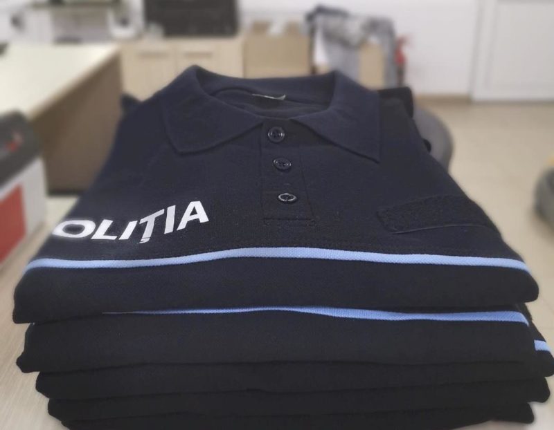 Covasna: Articole vestimentare specifice uniformei de Poliţie, confiscate la Sfântu Gheorghe