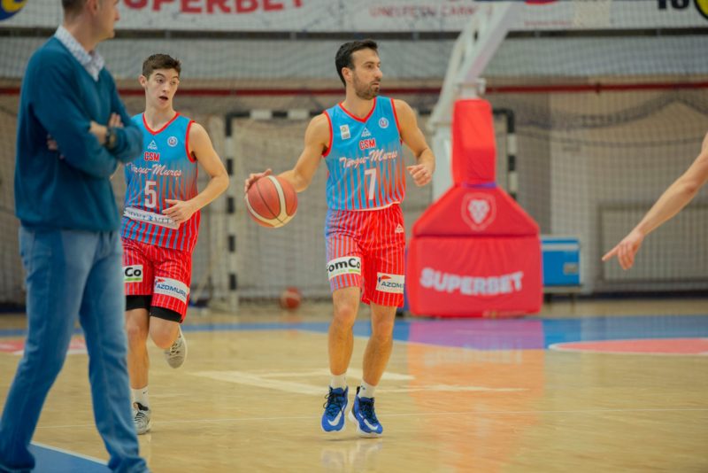 Baschetbaliștii mureșeni, meci dificil în campionat Baschetbaliștii mureșeni, meci dificil în campionat