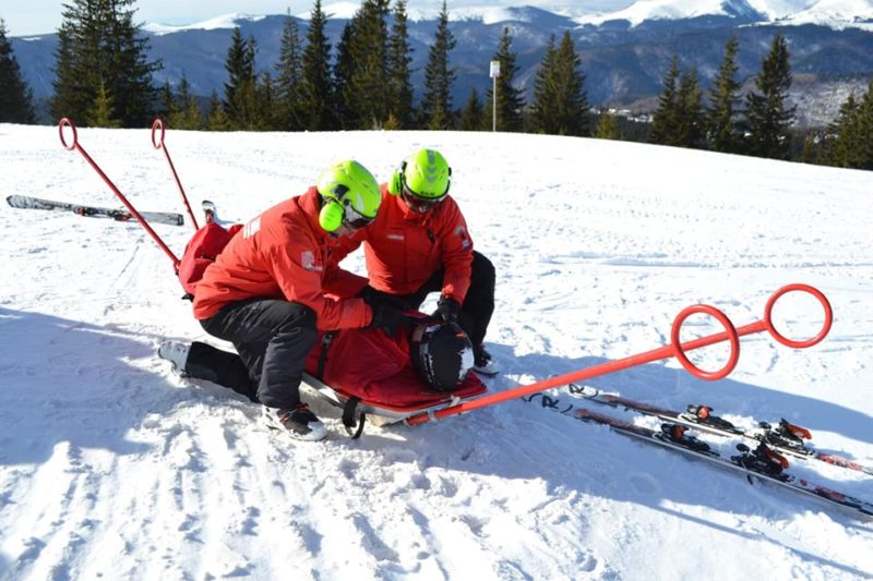 Mai multe accidente ale căror victime au fost turişti aflaţi la munte, au avut loc ieri
