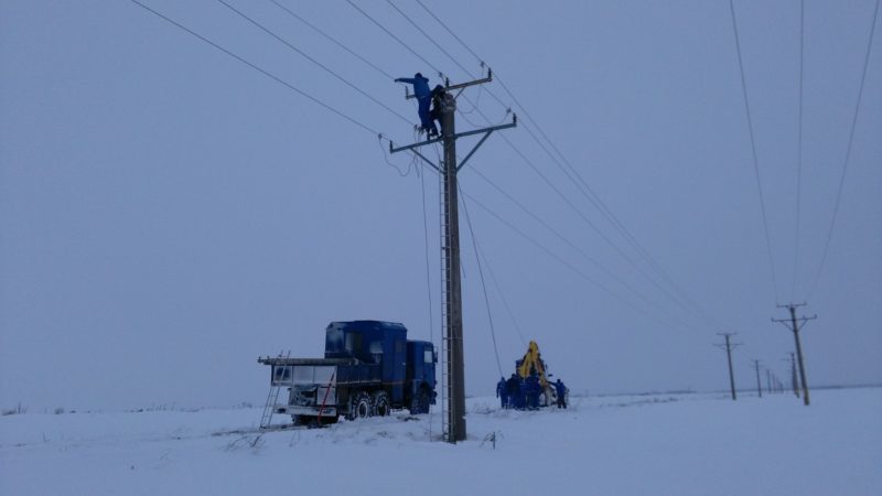În Harghita, 11 localități au rămas fără curent electric din cauza ninsorilor