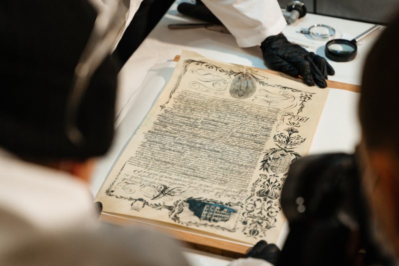 Tehnica de conservare a documentelor din ”Capsula timpului” va fi prezentată joi publicului târgumureșean