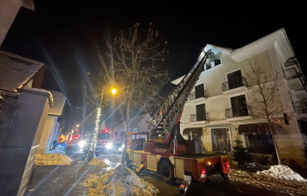 60 de persoane evacuate dintr-un hotel din Râșnov din cauza unui incendiu