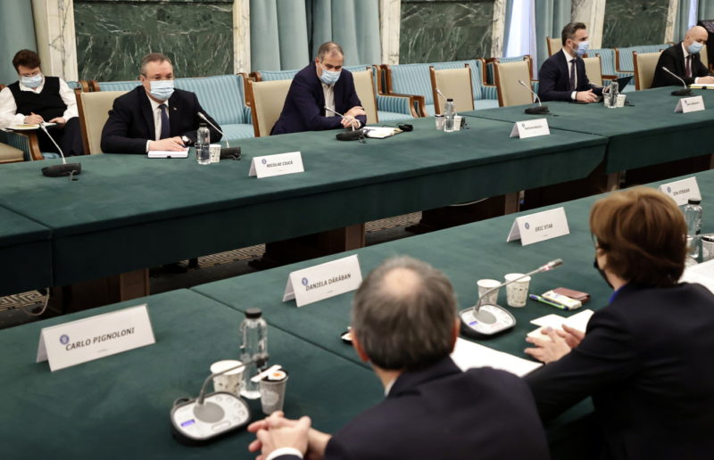 Furnizorii de energie electrică şi gaze naturale au agreat noile măsuri propuse de guvern pentru compensarea şi plafonarea preţurilor