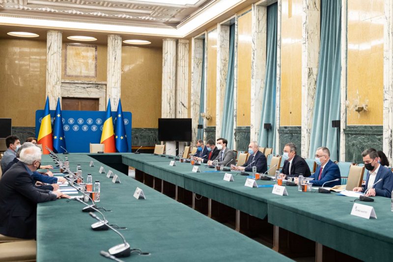 Guvernul şi reprezentanţii sindicatelor din educaţie vor ajunge la un acord până pe 4 februarie Guvernul şi reprezentanţii sindicatelor din educaţie vor ajunge la un acord până pe 4 februarie