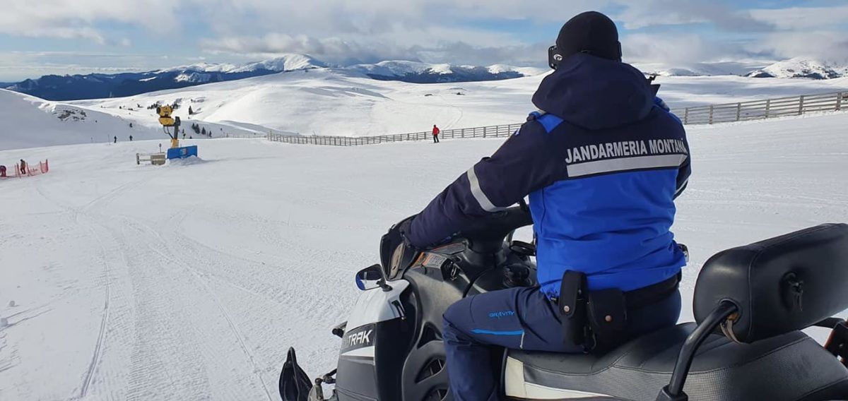 Doi turişti blocaţi în munţii Baiului din cauza viscolului au fost recuperaţi ieri de jandarmii montani şi de salvamontişti