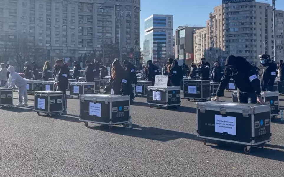 Protest al lucrătorilor din industria spectacolelor, în Piaţa Victoriei