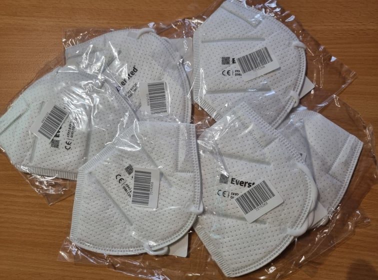 Măştile chirurgicale şi cele FFP2 ne protejează mai bine împotriva coronavirusului decât cele textile, spun autorităţile