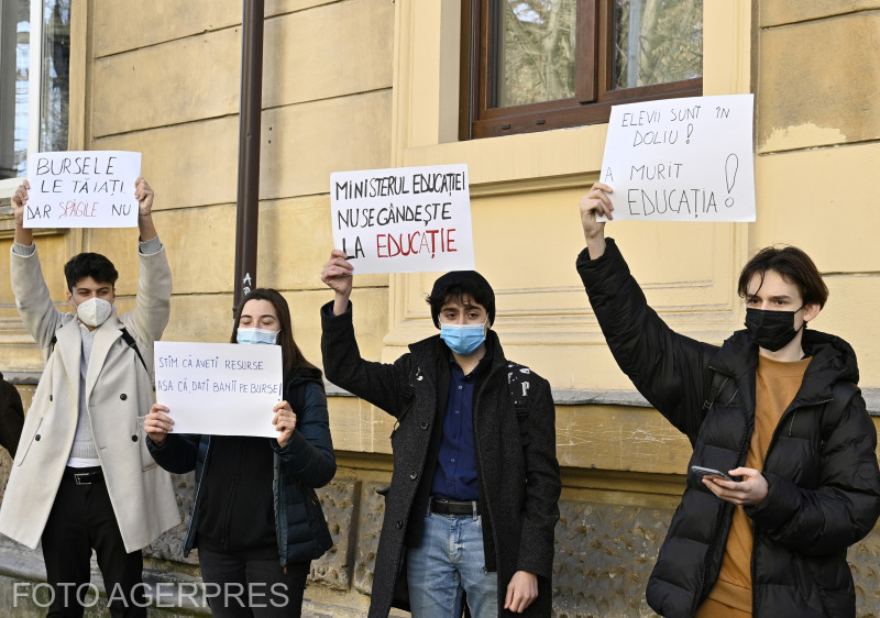 A fost protest în faţa Ministerului Educaţiei