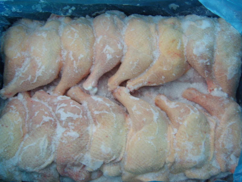 Peste 300 de kilograme de carne cu pui infectată cu Salmonella au ajuns în gospodăriile mureșene