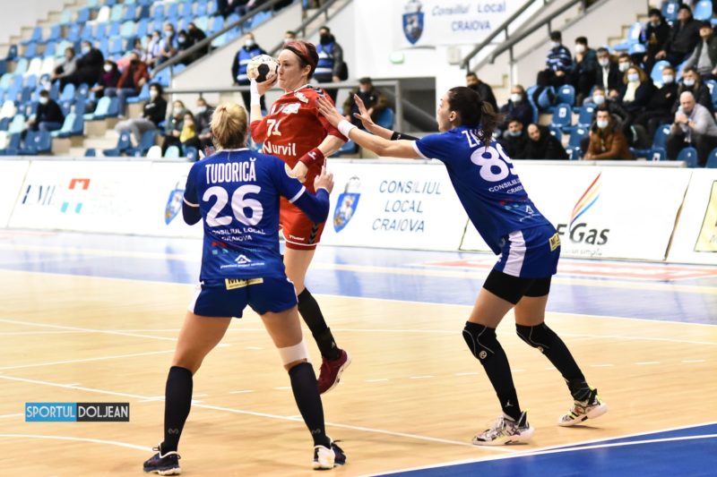CSM București, lider la handbal feminin