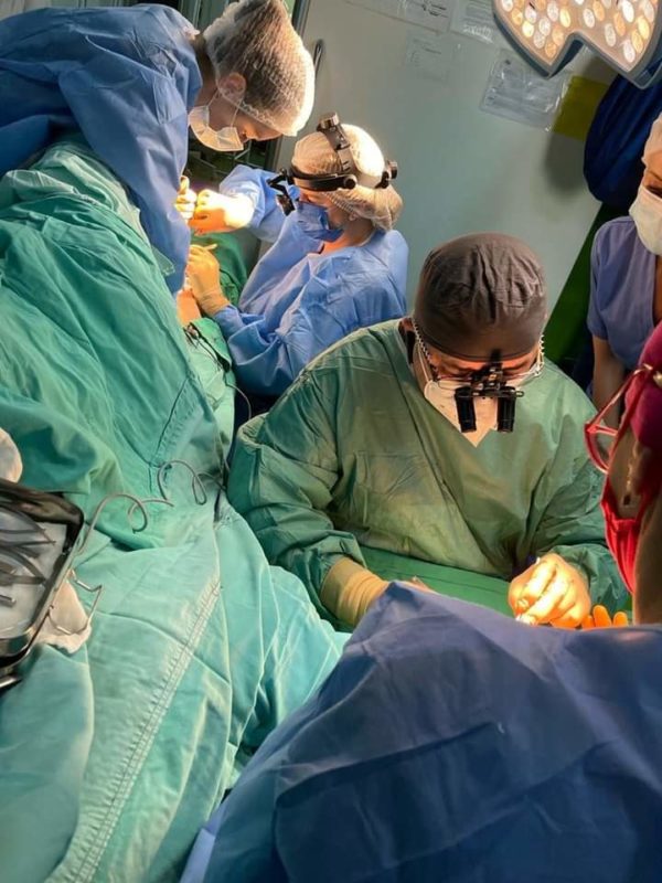 Medicii mureșeni au salvat mâna unui bebeluș de doar un an și 7 luni