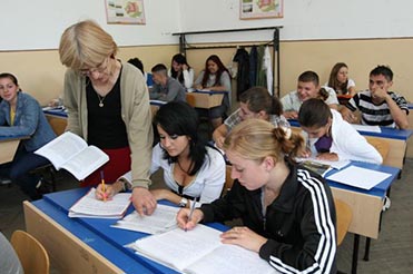 Clasele din programul ”A doua șansă” vor avea mai puțini elevi