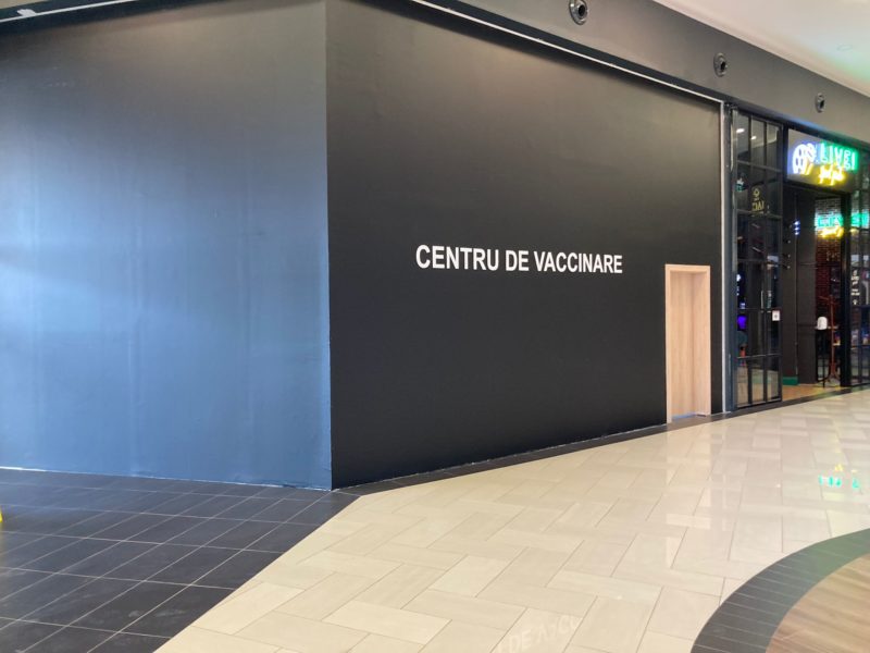 30 de mureșeni s-au vaccinat la Mall, în prima zi de la deschiderea centrului