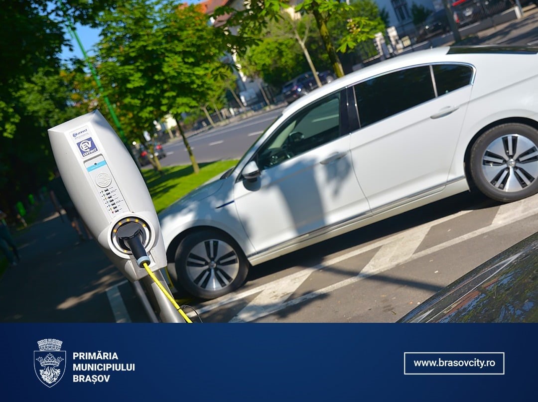 Primăria Braşov a lansat procedura de achiziţie a 15 staţii de încărcare a maşinilor electrice
