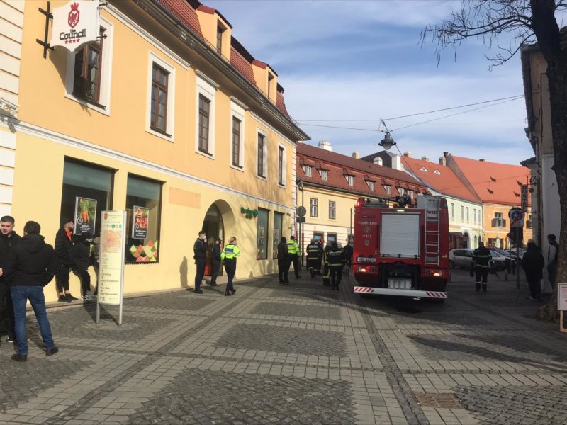Incendiu la depozitul unui magazin de produse alimentare situat în centrul istoric al Sibiului