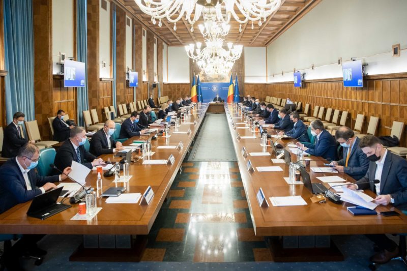 Guvernul intenţionează să plafoneze, pentru pe perioadă de 6 luni, preţurile pentru poliţele RCA la un nivel maxim de referinţă
