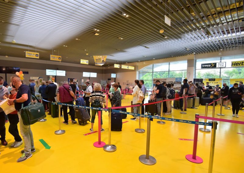 Creştere a numărului de pasageri pe aeroporturile din România faţă de anul 2022
