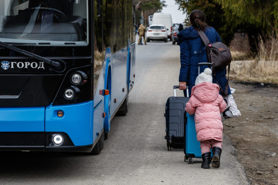Guvernul pregăteşte un plan naţional pentru ajutorarea refugiaţilor din Ucraina care au venit la noi în ţară Guvernul pregăteşte un plan naţional pentru ajutorarea refugiaţilor din Ucraina care au venit la noi în ţară