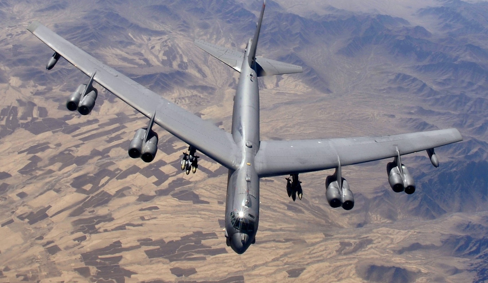 Bombardiere americane B-52 au survolat ieri România şi flancul estic al NATO