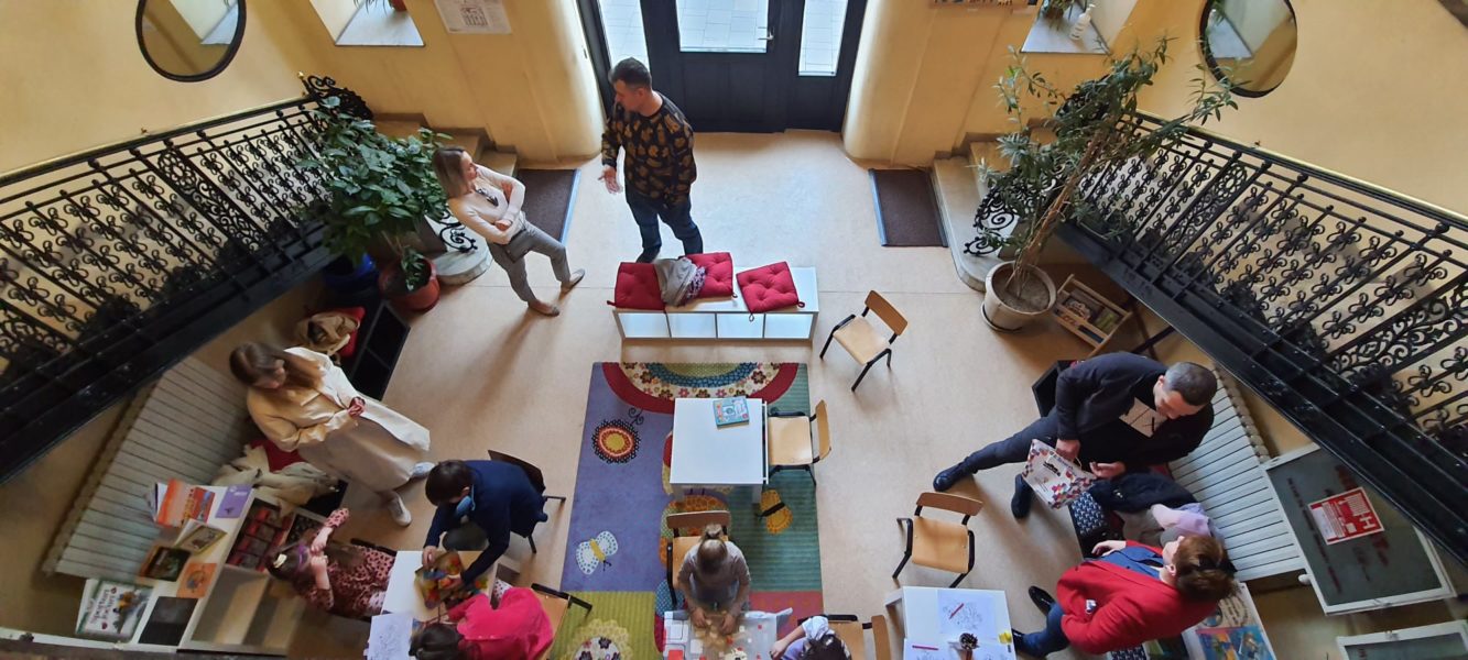 Cursuri de engleză pentru ucraineni la Biblioteca Județeană Mureș
