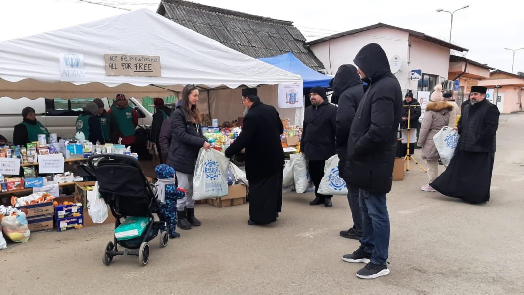 Numeroase parohii din Mureș strâng permanent ajutoare de refugiații ucraineni
