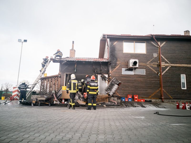 Bucătăria restaurantului Darina din Ungheni a luat foc. O persoană a fost intoxicată cu fum Bucătăria restaurantului Darina din Ungheni a luat foc. O persoană a fost intoxicată cu fum