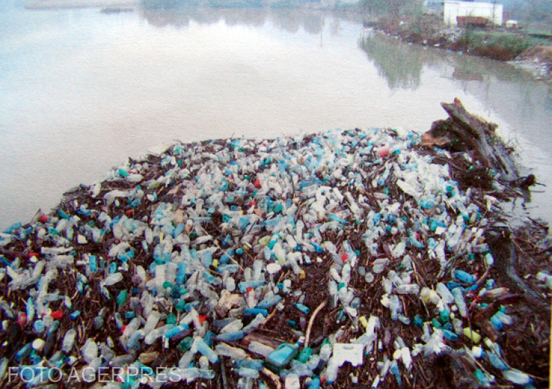 Microplasticele plutitoare din râurile europene se pot acumula în Oceanul Arctic Microplasticele plutitoare din râurile europene se pot acumula în Oceanul Arctic