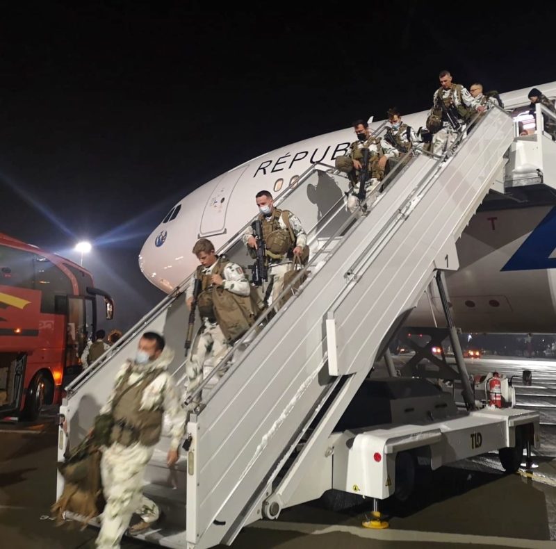235 de militari francezi şi mijloace tehnice au sosit în România
