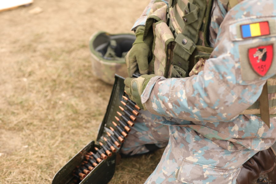 UPDATE: Poliţiştii constănţeni continuă căutările bărbatului care, aseară, a furat o armă şi muniţie dintr-o unitate militară din Mamaia Sat UPDATE: Poliţiştii constănţeni continuă căutările bărbatului care, aseară, a furat o armă şi muniţie dintr-o unitate militară din Mamaia Sat