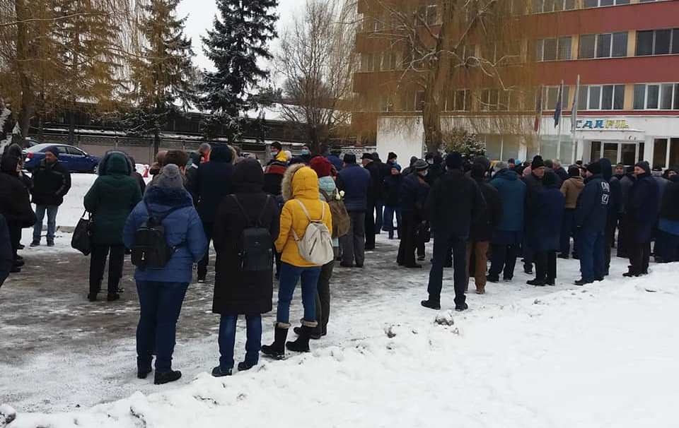Al doilea protest de la Carfil Brașov s-a încheiat cu promisiunea plății salariilor restante