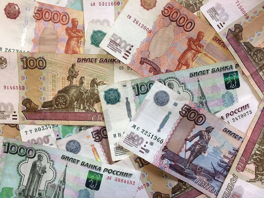 Ruşii trebuie să achite un comision de 30%, dacă vor să cumpere monede străine