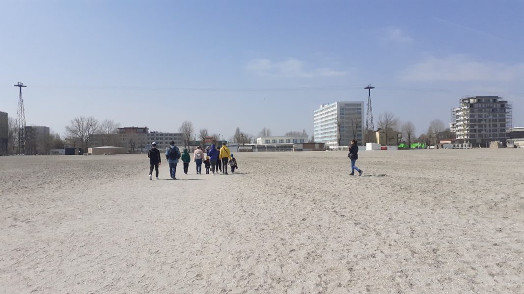 Minivacanţa de 1 mai şi de Paşte a adus în acest an pe litoral un număr mai mic de turişti decât au estimat hotelierii şi agenţiile de turism Minivacanţa de 1 mai şi de Paşte a adus în acest an pe litoral un număr mai mic de turişti decât au estimat hotelierii şi agenţiile de turism