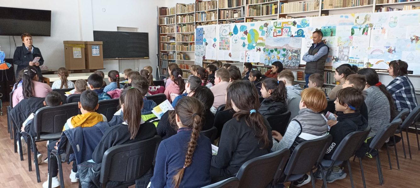 Elevii din Mureș au învățat să colecteze selectiv deșeurile