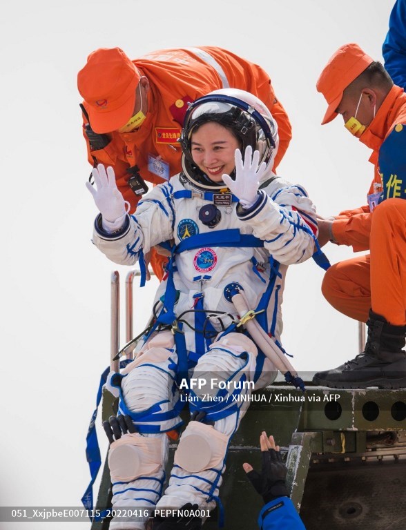 Astronauții Shenzhou-13 se întorc pe Pământ după 182 de zile