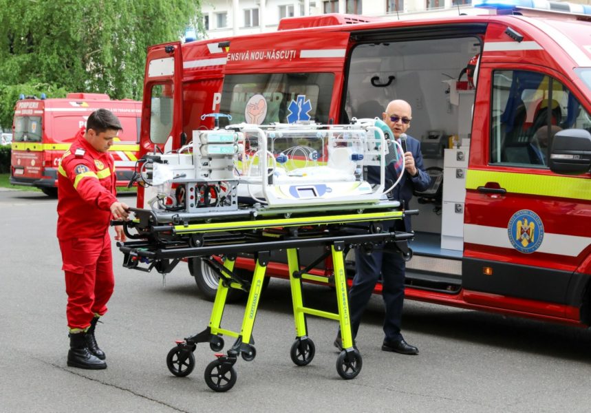 ISU Brașov a primit în dotare o ambulanță performantă de neonatologie