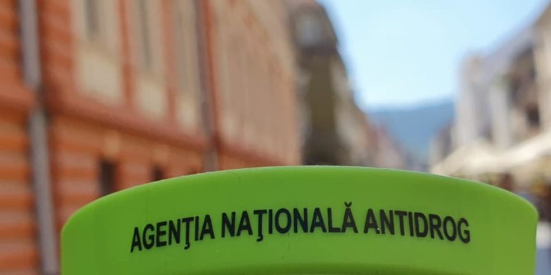 Aproximativ 3.000 de medici de familie şi peste 1.500 de farmacişti, instruiţi în domeniul drogurilor