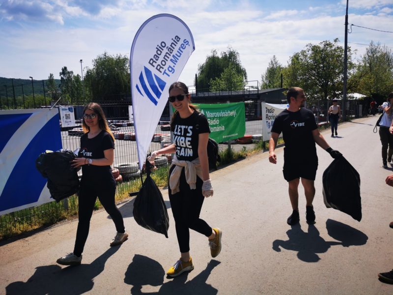 Aproape 350 de voluntari au participat duminică la acțiunea Radio Tg.Mureș, de ecologizare a malurilor Mureșului Aproape 350 de voluntari au participat duminică la acțiunea Radio Tg.Mureș, de ecologizare a malurilor Mureșului