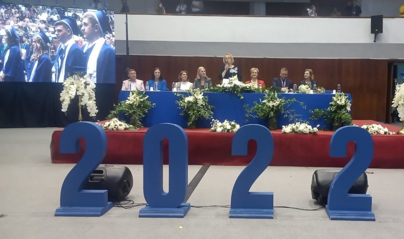 145 de tineri și-au luat rămas bun de la școală, la Colegiul Unirea din Tg. Mureș 145 de tineri și-au luat rămas bun de la școală, la Colegiul Unirea din Tg. Mureș