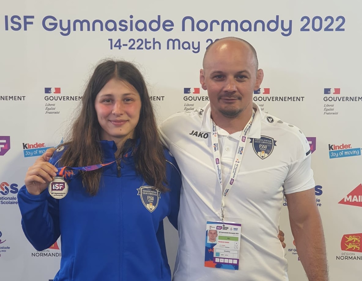 Aur pentru sportivele mureșene, la Mondialele Școlare de lupte