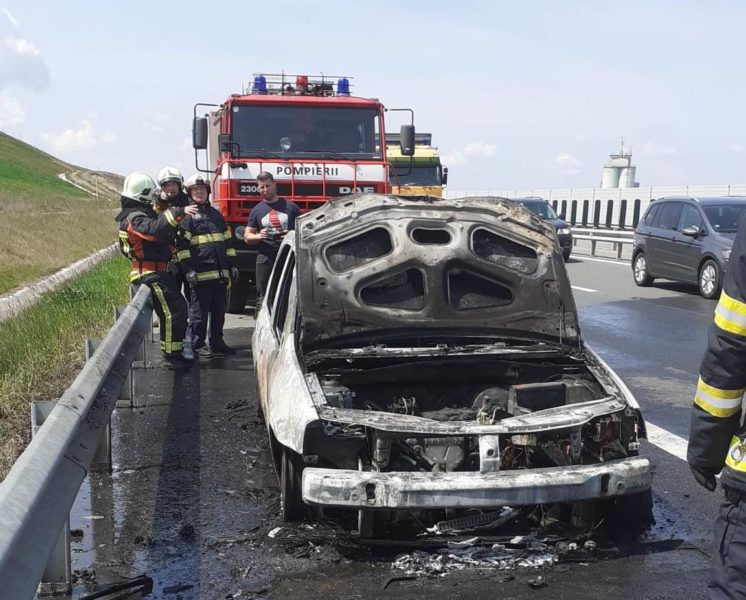 Un autoturism pe gaz a ars în totalitate pe A3 Iernut-Târgu Mureş