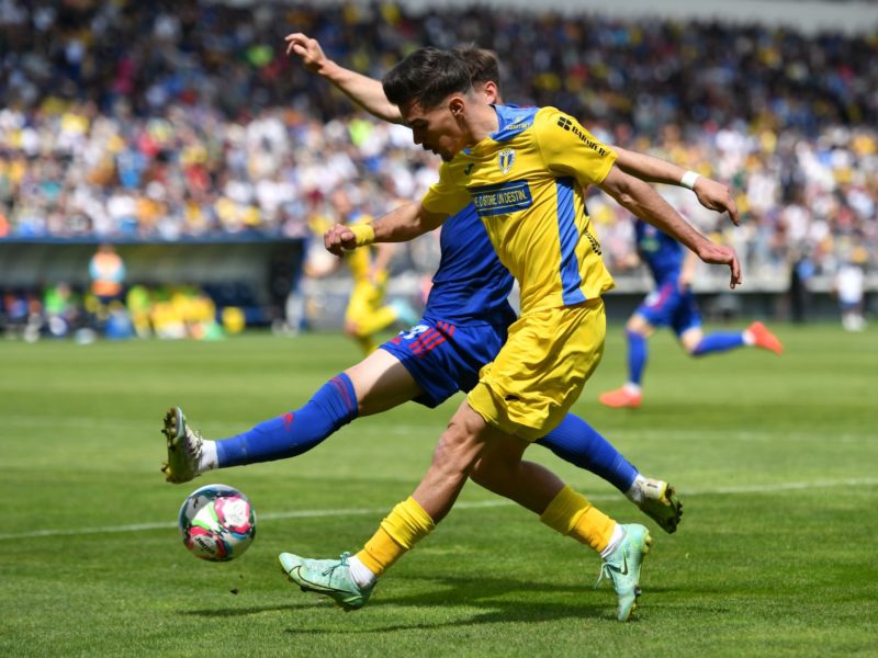 Luptă strânsă pentru promovarea în Liga I